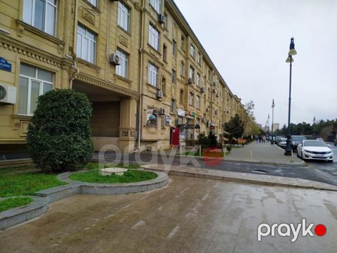 Satılır 2 otaqlı köhnə tikili 56 m² — Bakı