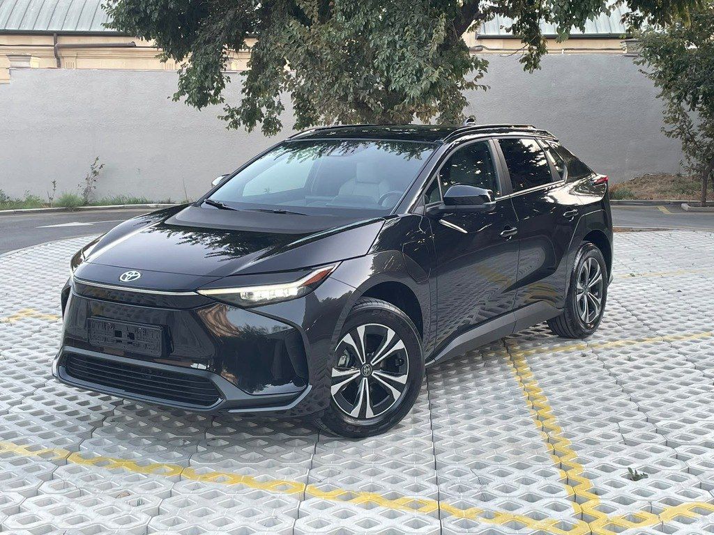 Toyota bZ4X, 71.4 kWh, 2023 il, 7 100 km — Avtomobillər, Bakı