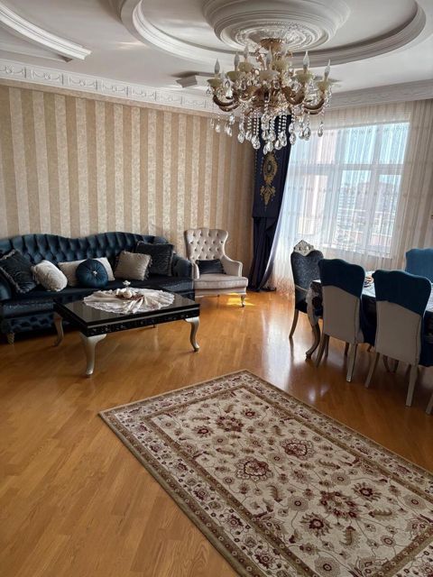 Satılır 4 otaqlı yeni tikili 180 m² — Bakı