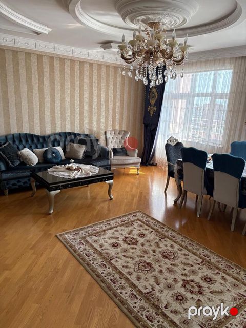Satılır 4 otaqlı yeni tikili 180 m²