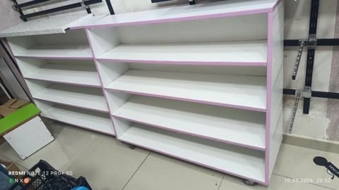*Maĝaza Vitrinì Satilir* *qiyməti biri 60 manat(2eded var)* *ünvan 4 — Bakı