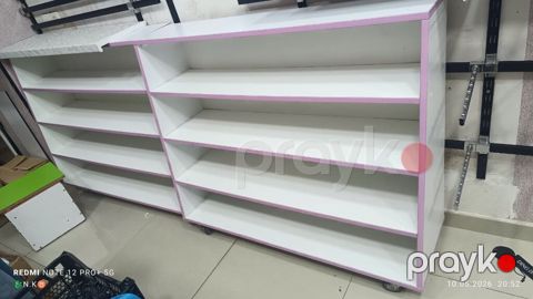 *Maĝaza Vitrinì Satilir* *qiyməti biri 60 manat(2eded var)* *ünvan 4 — Bakı