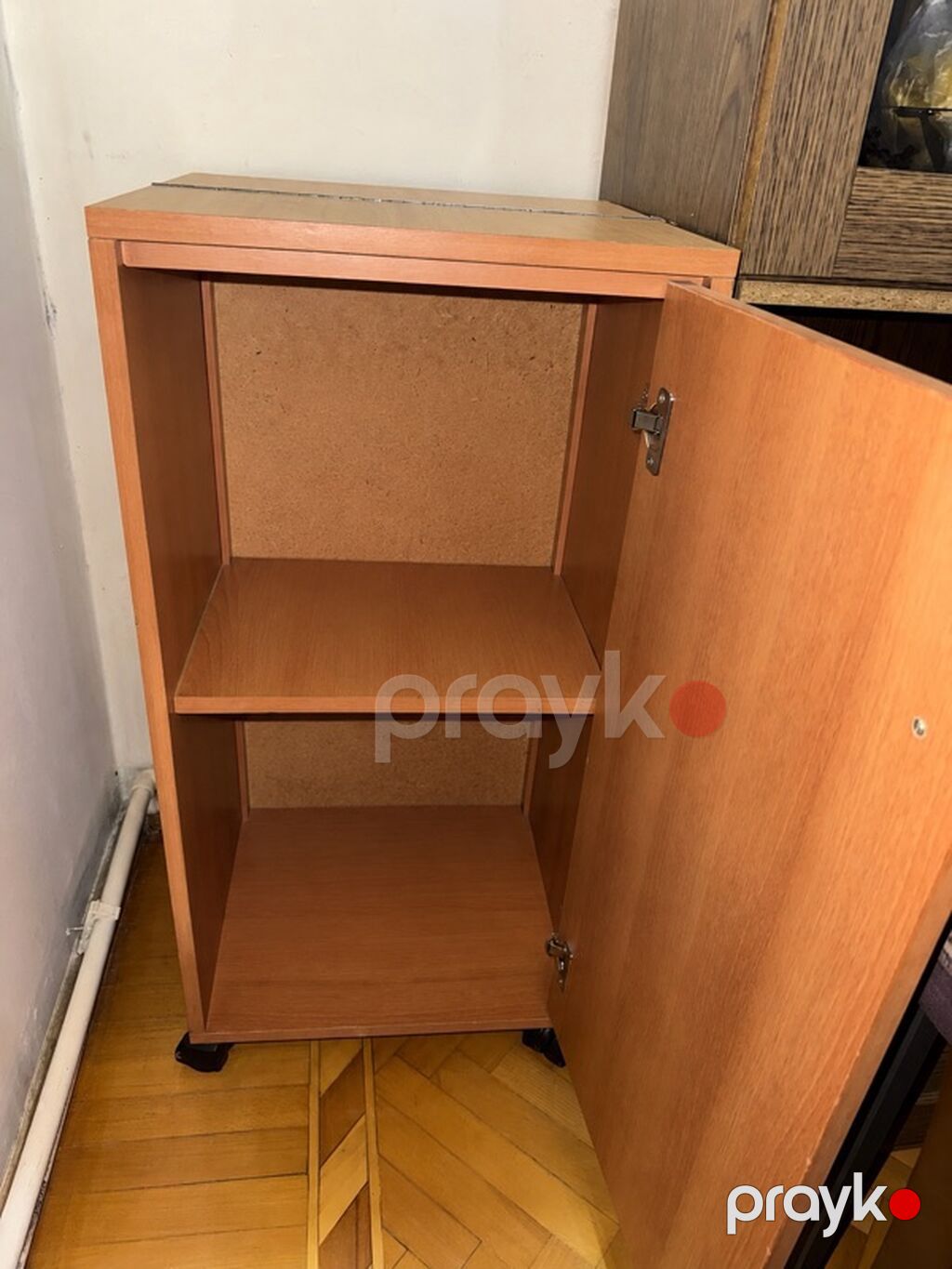Sürgülü təkərli kiçik şkaf Üstü açılır ve ütü stolu olur. Paltar — Şkaflar, Bakı (2)