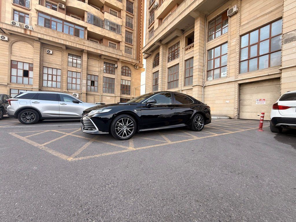 Toyota Camry, 2.5 L, 1.6 kWh, 2023 il, 100 500 km — Avtomobillər, Bakı (8)