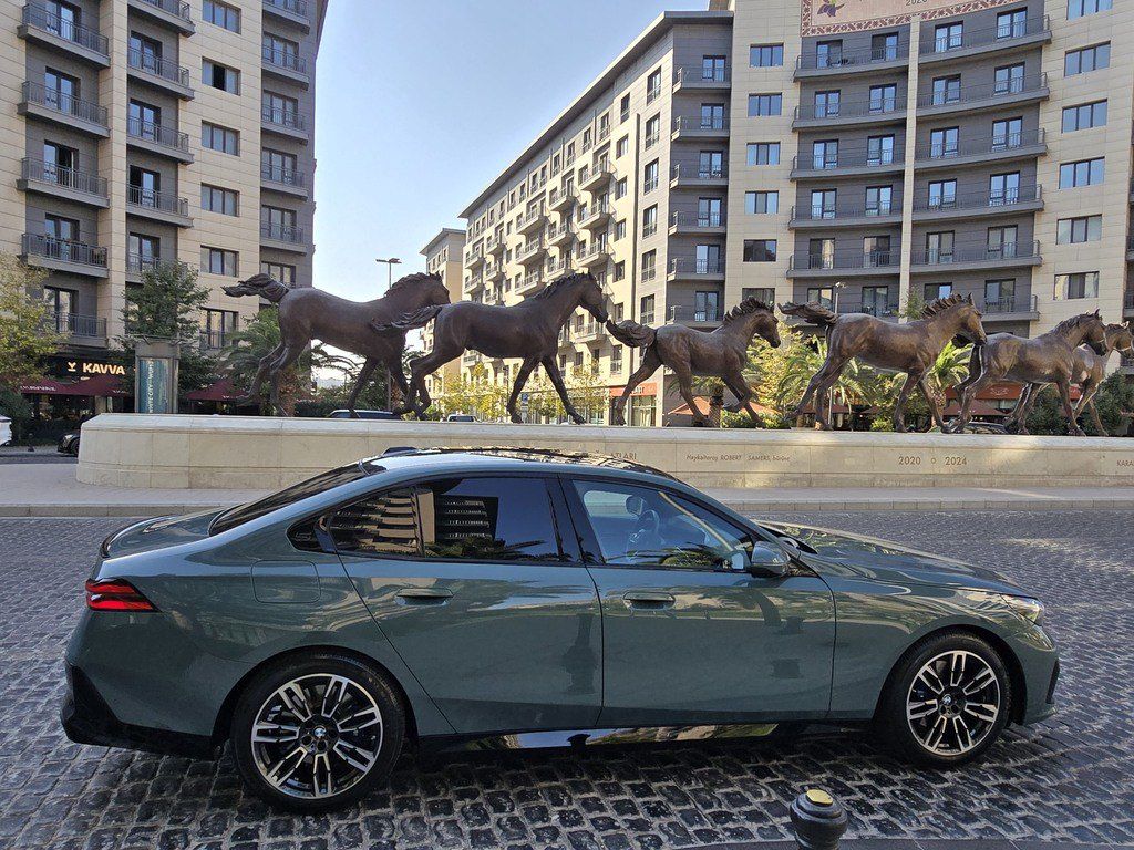 BMW 530, 2.0 L, 2025 il, 11 000 km — Avtomobillər, Bakı (11)