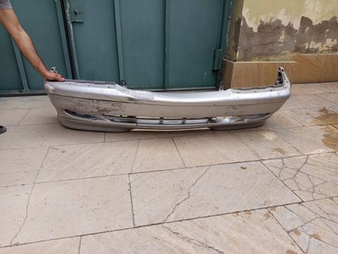 Ön, Mercedes-Benz Yeşka — Bakı
