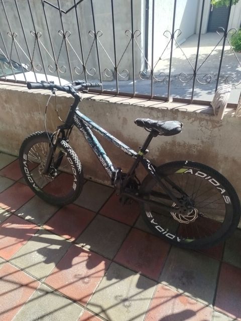 Dağ velosipedi + Perlas sükan borusu Velosiped: - Hardtail tipli dağ — Bakı