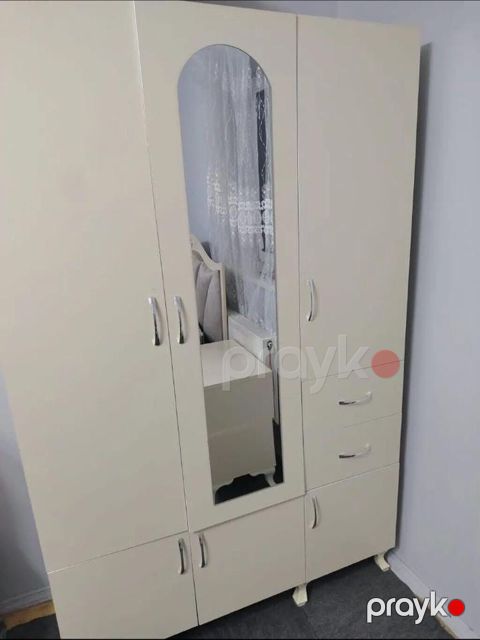 Dolab 140₼Satilir. Yenidir İslənməyib. Ünvan: Zabrat. Ema — Bakı