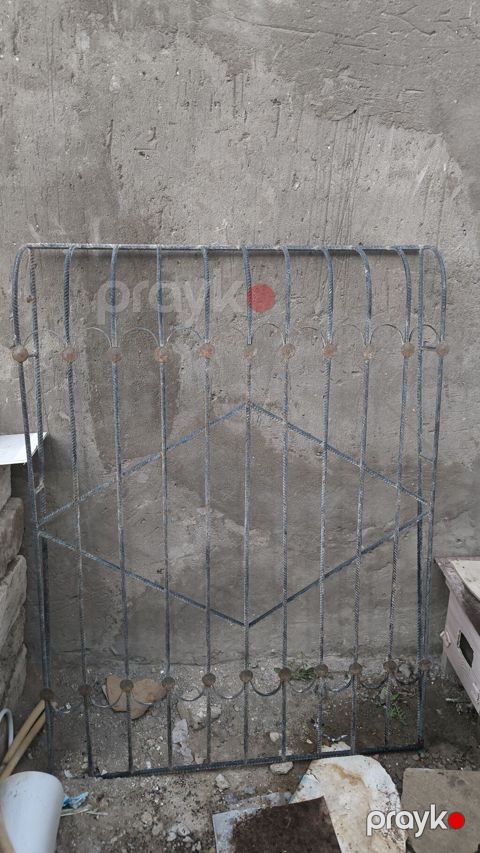 Dəmir pencərə barmaqlığı - Material: qalın armatur dəmirdən qaynaqla — Digah