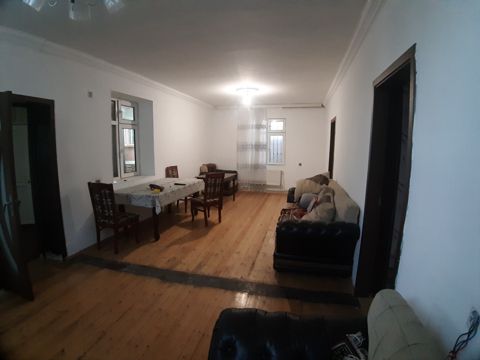 Həyət evi, Azadlıq m — Bakı