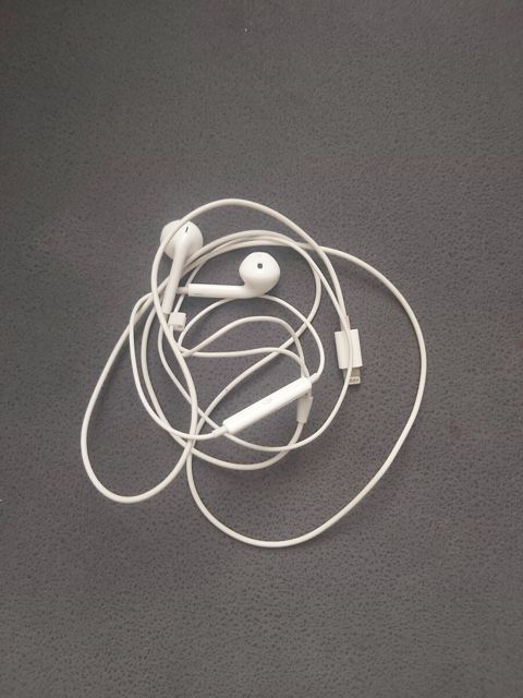 Qulaqlıq Apple — Bakı