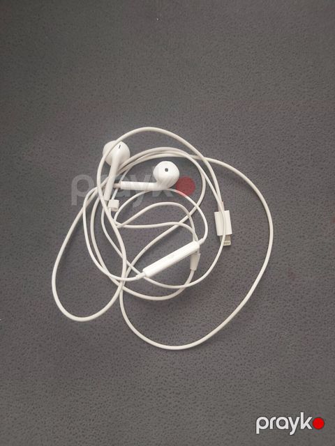 Qulaqlıq Apple — Bakı