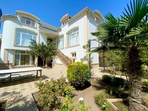 Satılır 6 otaqlı həyət evi/bağ evi 450 m² — Bakı