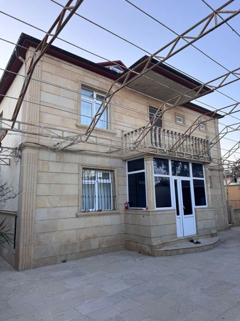 Satılır 5 otaqlı həyət evi/bağ evi 240 m² — Bakı