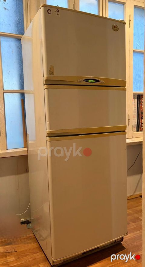LC-3kameralı Ela veziyyetde Tam No frost -230 azn son Metro — Bakı