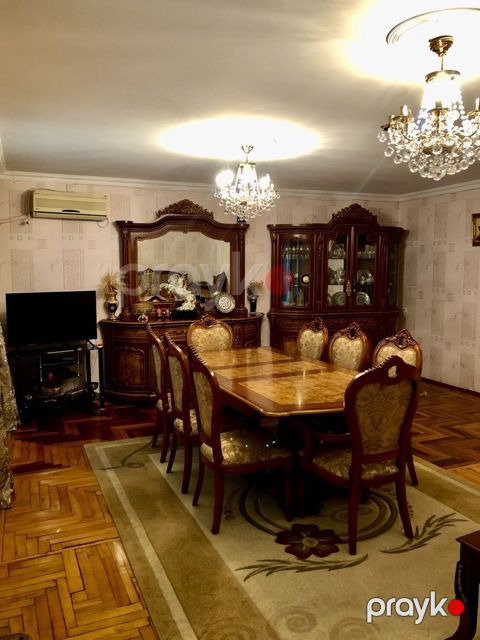 Satılır 5 otaqlı köhnə tikili 120 m² — Bakı