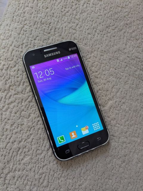 Samsung Galaxy J1 Black 4GB — Bakı