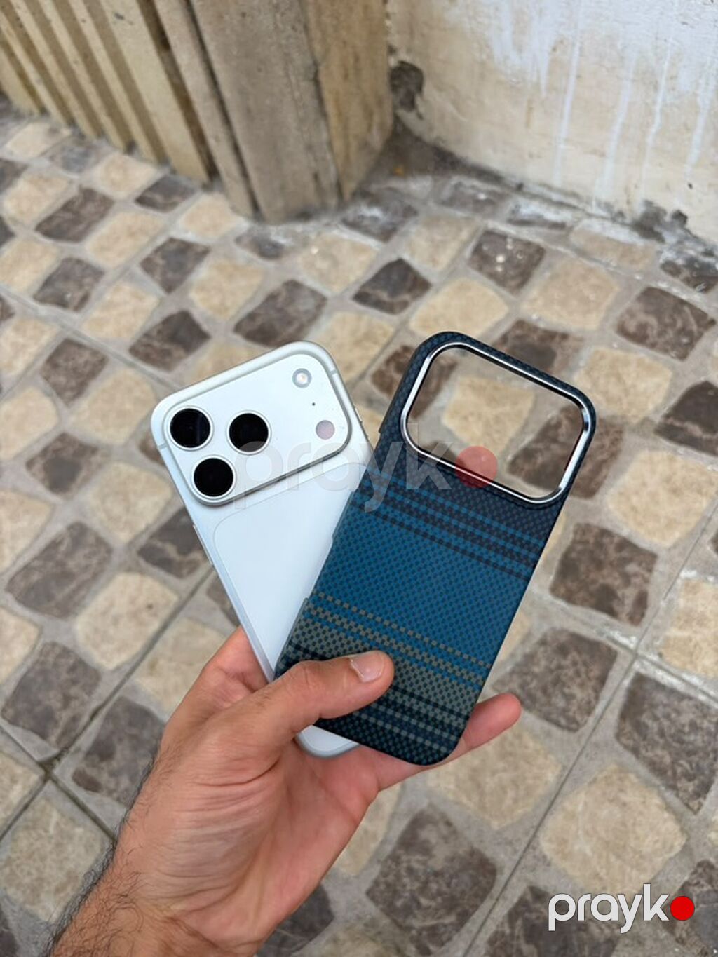 Salam iPhone 17 pro 256 gb problemsiz adapdır ve qutusu var telfon — Apple iPhone, Bakı (3)
