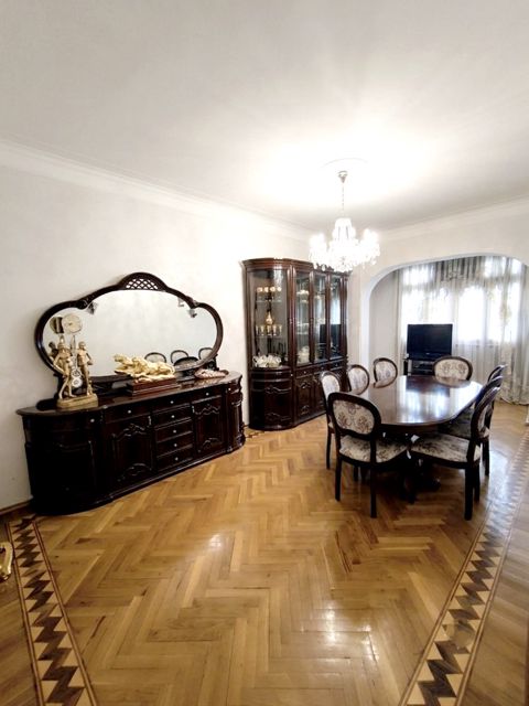 İcarəyə verilir 4 otaqlı köhnə tikili 88 m² — Bakı