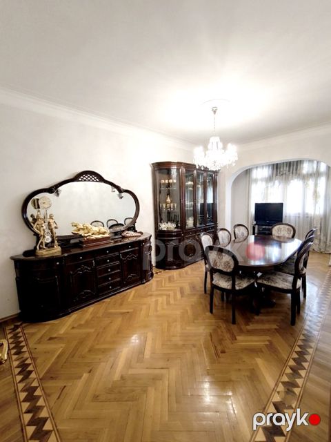 İcarəyə verilir 4 otaqlı köhnə tikili 88 m²