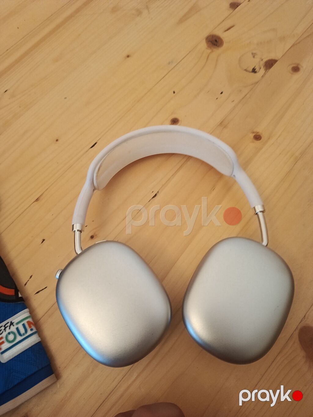 Gümüş rəngli over‑ear simsiz qulaqlıq - Yastı, oval alüminium kasa — Qulaqcıqlar, Bakı