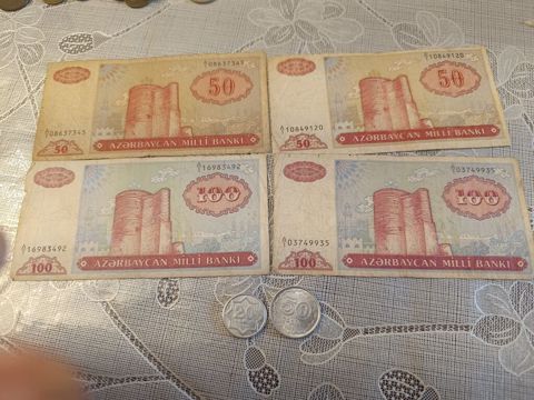 Azerbaycan Milli Bankının köhnə pullari 1990 il. Tərkib: - 2 ədəd 50 — Bakı