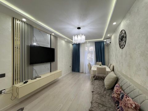 Satılır 2 otaqlı köhnə tikili 65 m² — Bakı