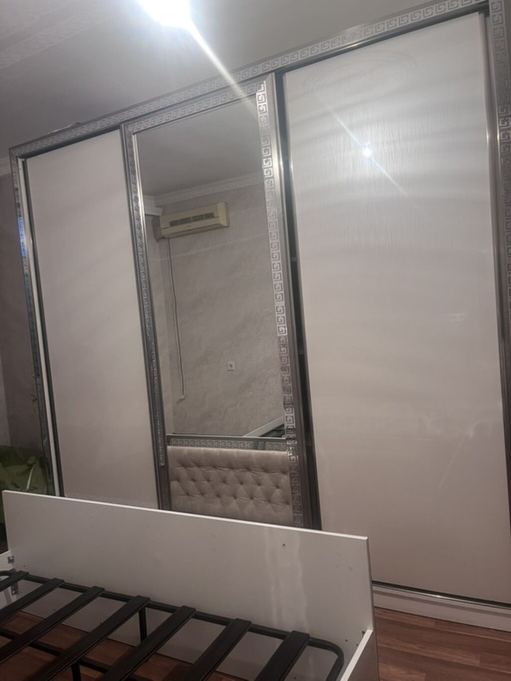 Sürgülü qapılı 3 bölməli qarderob - Rəng: ağ (gümüşü dekor xətləri və — Şkaflar, Saray (2)