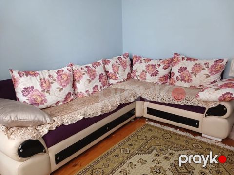 Divan satılır 220₼. Açılır bazası var.Ünvan binə. 3303. Fatimə99 E — Bakı