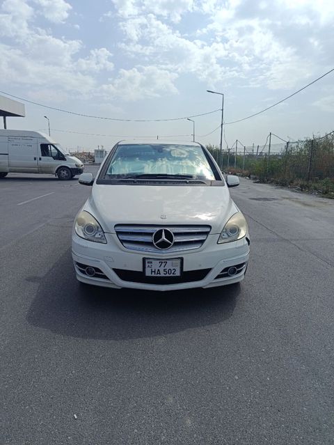 Mercedes-Benz B 180: 1.7 l 2010 il Hetçbek — Bakı
