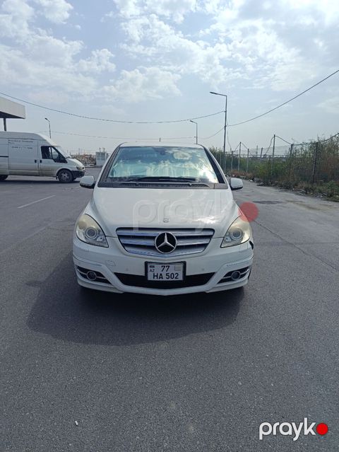Mercedes-Benz B 180: 1.7 l 2010 il Hetçbek