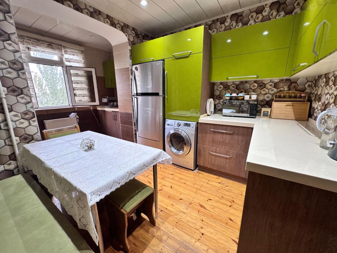 Satılır 4 otaqlı köhnə tikili 100 m² — Mənzil, Bakı (8)