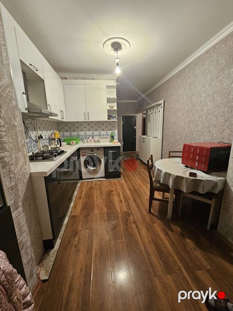 Satılır 2 otaqlı köhnə tikili 75 m²