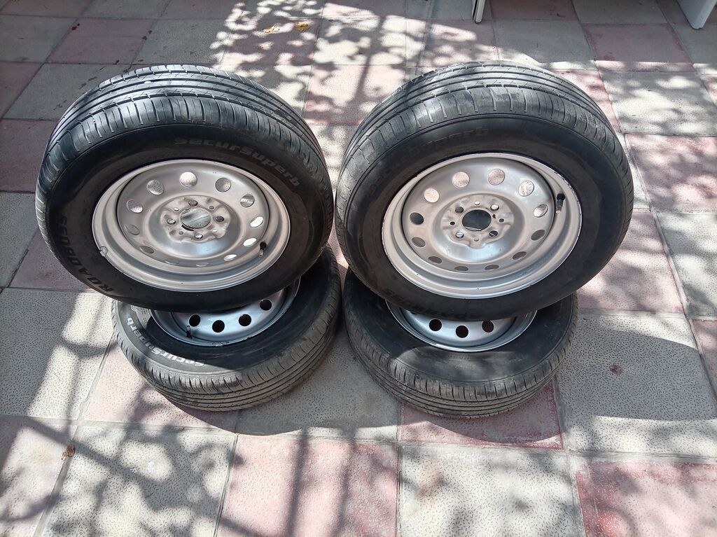 185/65/14 tekerler 1000 km getmiyib. Tezedi. Disqinin krasqası — Diskləri, Sumqayıt (4)