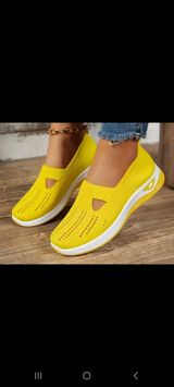 Qadınlar üçün slip-on idman ayaqqabısı – parlaq sarı rəng. - Yüngül — Кроссовки