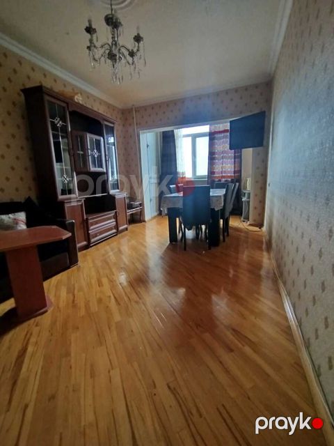 Satılır 2 otaqlı köhnə tikili 60 m² — Bakı