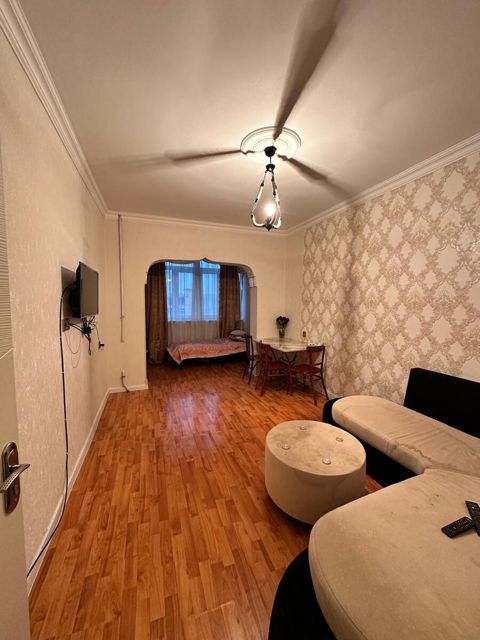 İcarəyə verilir 2 otaqlı köhnə tikili 65 m² — Bakı