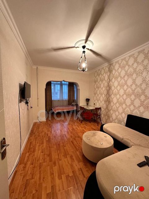İcarəyə verilir 2 otaqlı köhnə tikili 65 m²