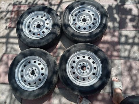 185/65/14 tekerler 1000 km getmiyib. Tezedi. Disqinin krasqası — Sumqayıt