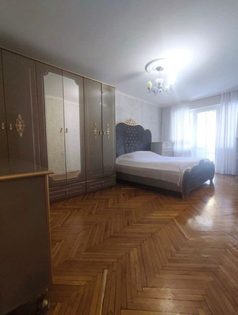 Satılır 4 otaqlı köhnə tikili 90 m² — Bakı
