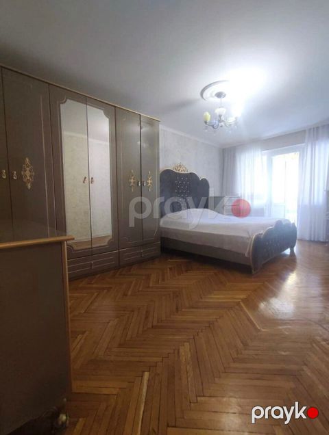 Satılır 4 otaqlı köhnə tikili 90 m²