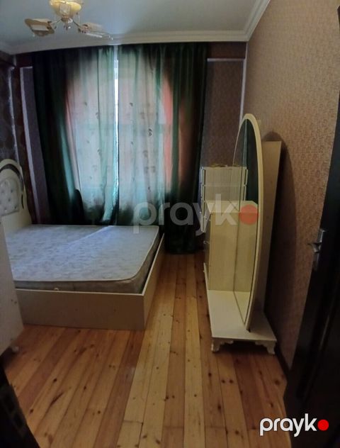 Xirdalan aaf park 12 kuce 8/4 mertebesi 400 azn zaks aileye verilir