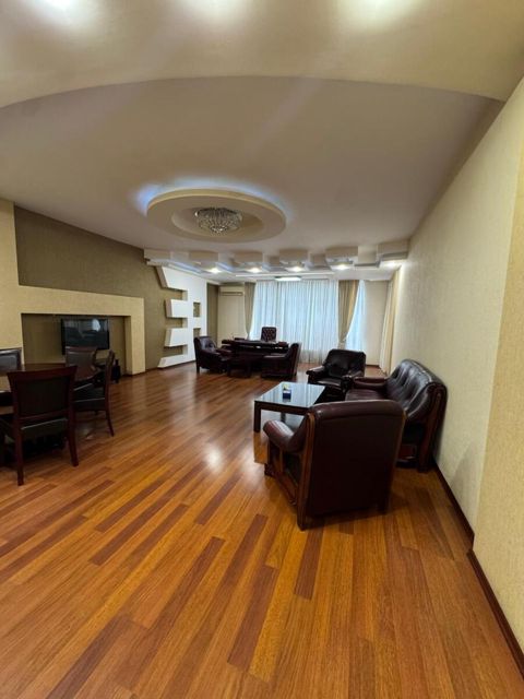 İcarəyə verilir 3 otaqlı ofis 170 m² — Bakı