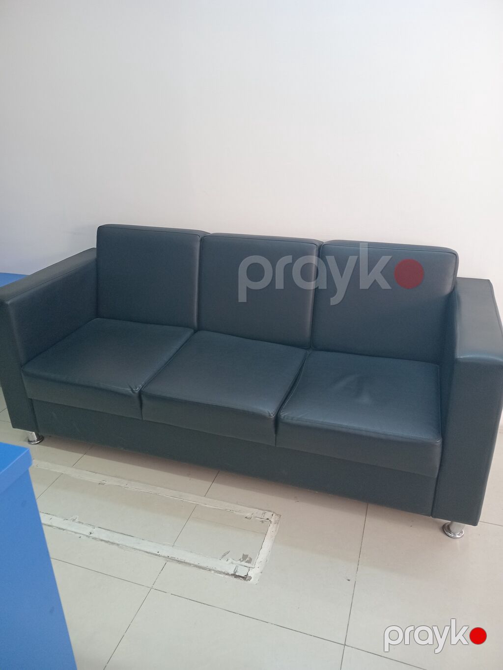 Ofis mebelləri dəsti - 3 nəfərlik qara rəngli dəri/kilkote divan — Ofis mebeli, Bakı (4)