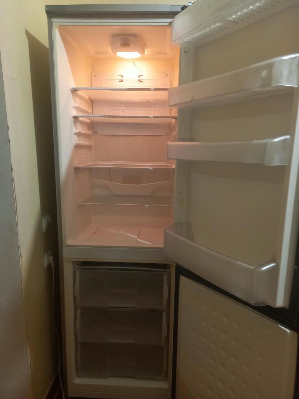 Altus iki qapılı soyuducu - Rəng: gümüşü (inox effekti), ön qapıda — Soyuducular, Gəncə (4)