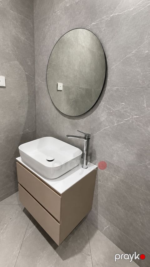 Minimalist stildə vannaya üçün lavabo dəsti - Müasir dizaynlı dairəvi — Bakı