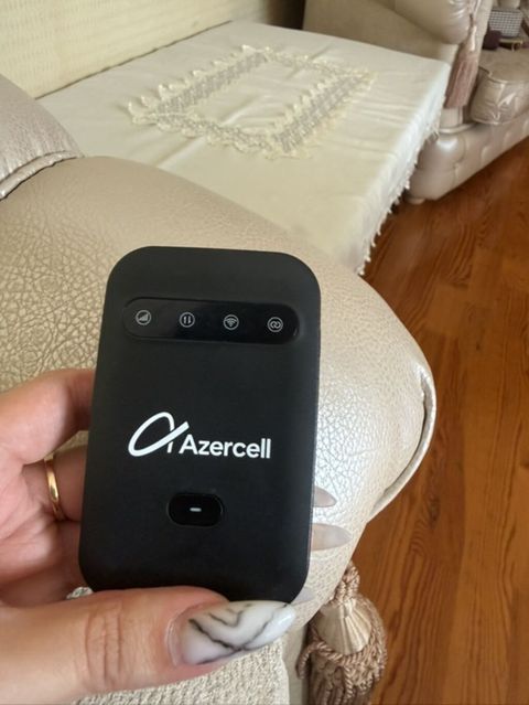 Azercell portativ Wi‑Fi (MiFi) modem - Mobil internet üçün cib ölçülü — Saray