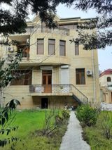 Satılır 10 otaqlı həyət evi/bağ evi 650 m² — Elvin bəy