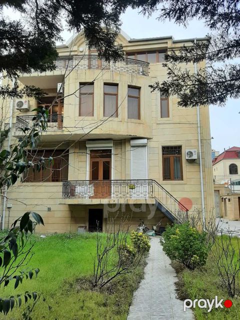 Satılır 10 otaqlı həyət evi/bağ evi 650 m² — Bakı