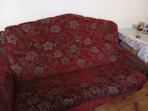 Qırmızı rəngli, çiçək naxışlı yumşaq divan - 3 nəfərlik oturacaq — Digah